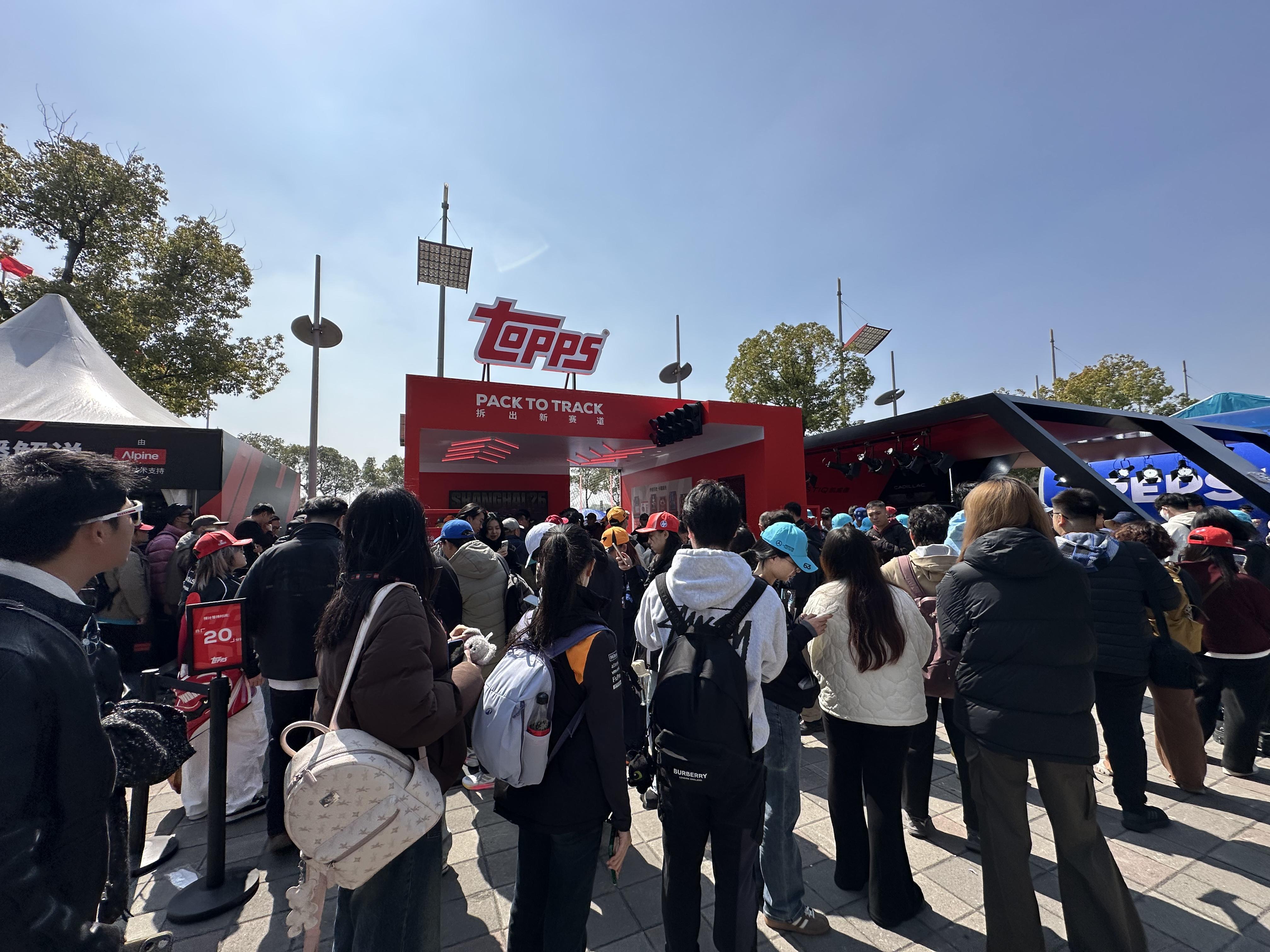 乐鱼-现场直击｜3天23万人次观众涌入上赛场，F1引爆上海文商旅体展消费